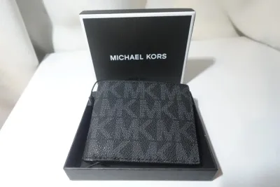 CARTERA MICHAEL KORS NEGRA LOGO